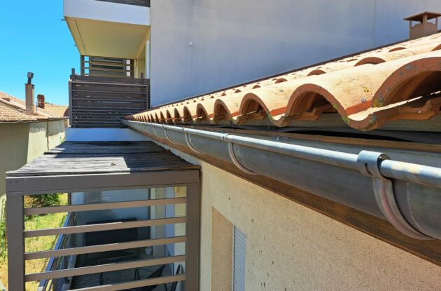 Entretien des gouttières : pourquoi ne pas attendre qu’elles débordent ?